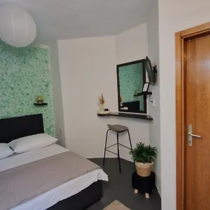 Nina , Kaštel Štafilić Kroatien